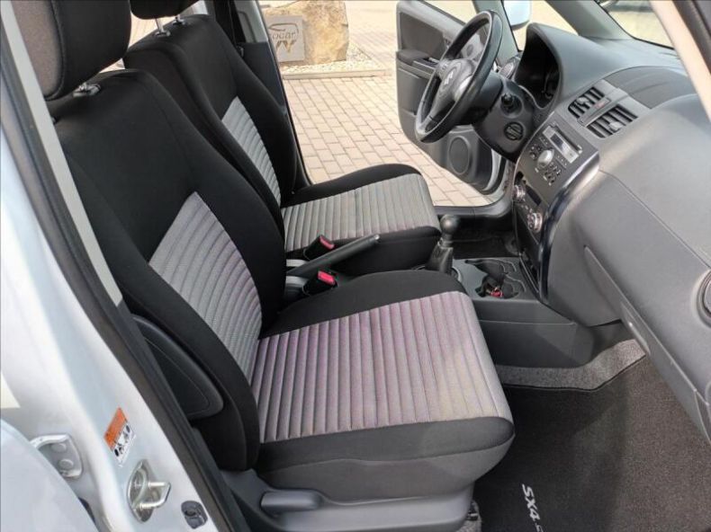 Suzuki SX4 - hlavní fotka