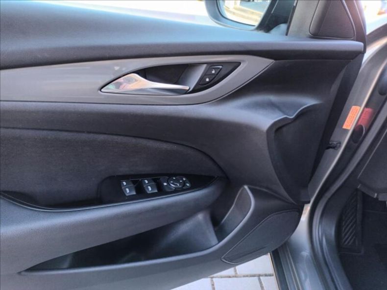 Opel Insignia - hlavní fotka