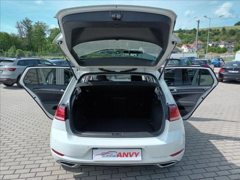 Volkswagen Golf - hlavní fotka