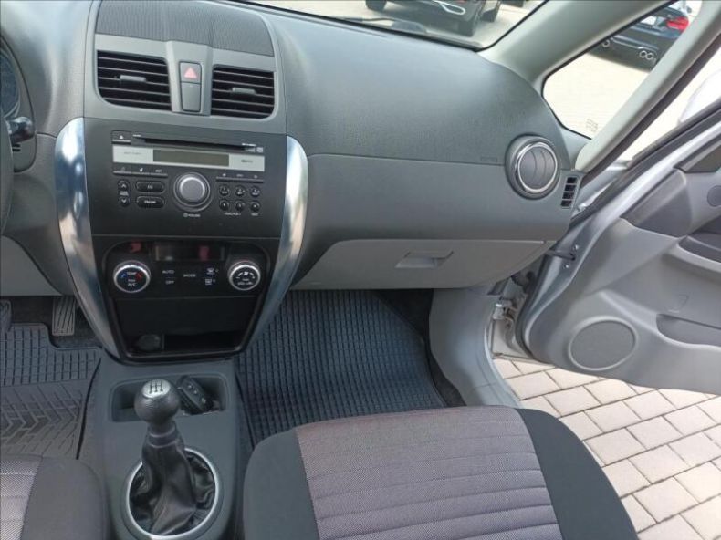 Suzuki SX4 - hlavní fotka