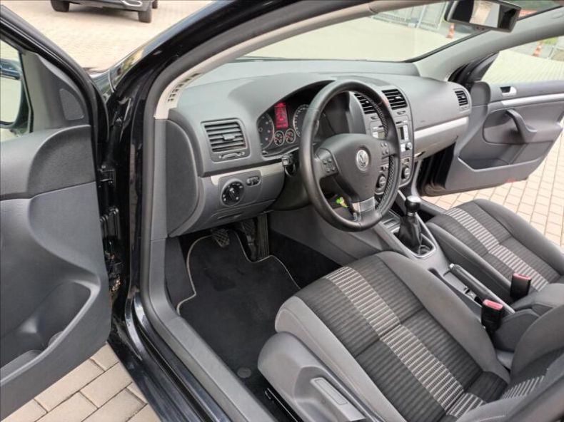 Volkswagen Golf - hlavní fotka