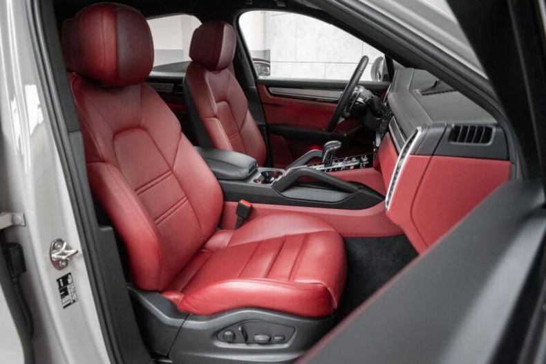 Porsche Cayenne - hlavní fotka
