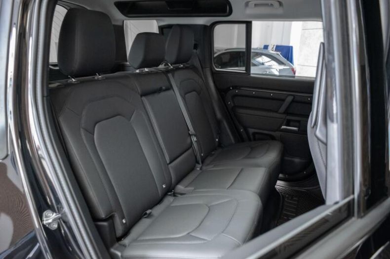 Land Rover Defender - hlavní fotka
