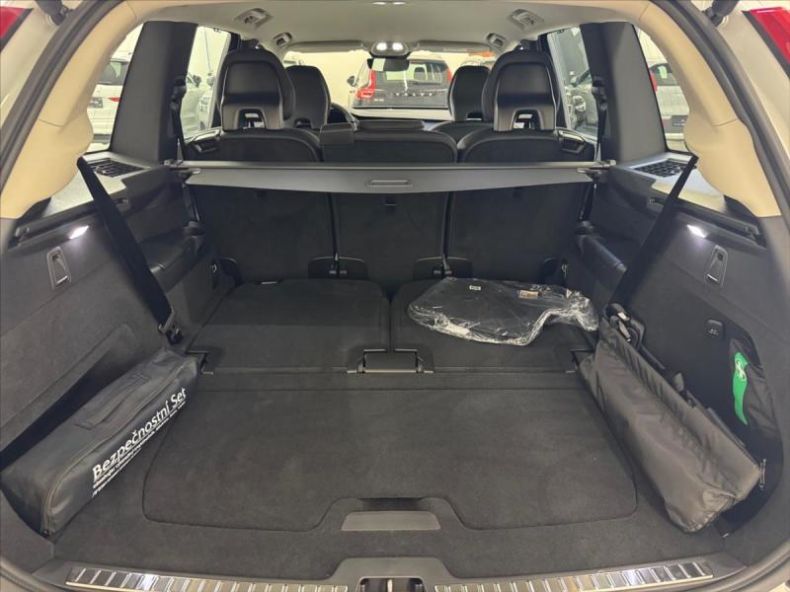 Volvo XC90 - hlavní fotka