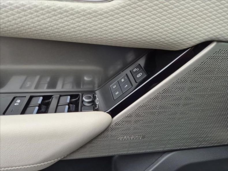 Land Rover Range Rover Velar - hlavní fotka