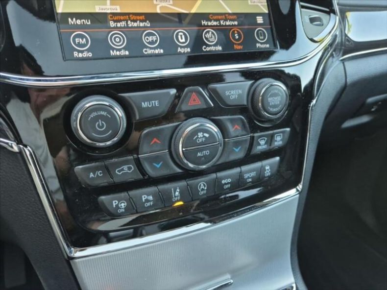 Jeep Grand Cherokee - hlavní fotka