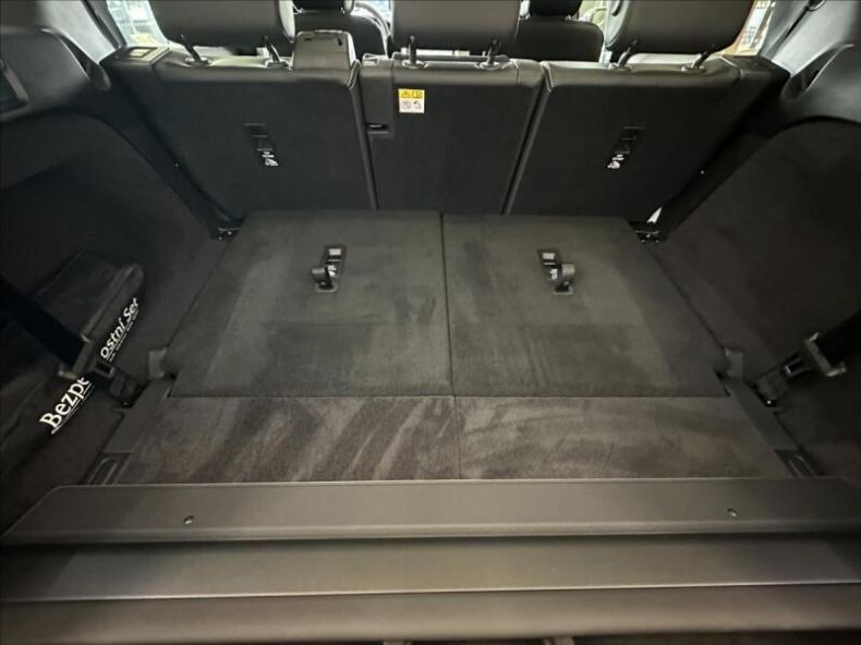 Land Rover Discovery - hlavní fotka