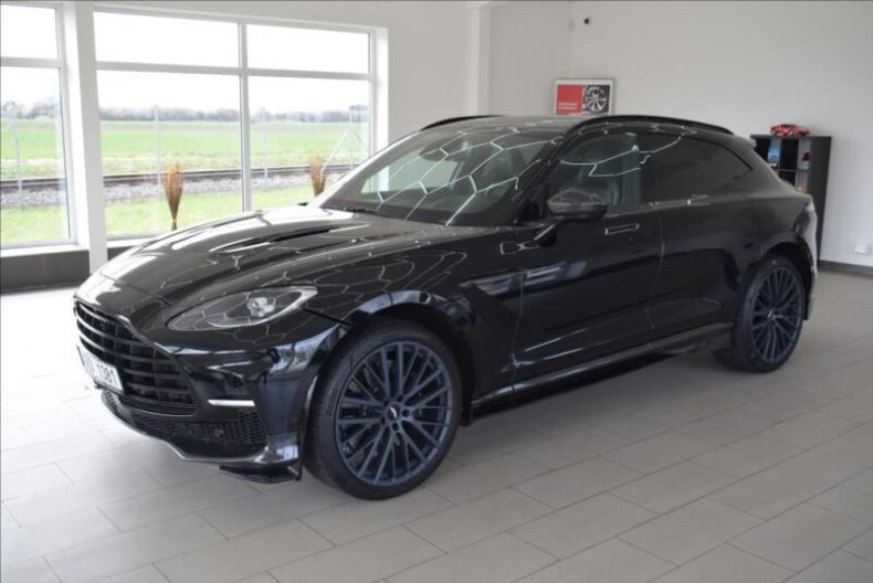 Aston Martin DBX - hlavní foto