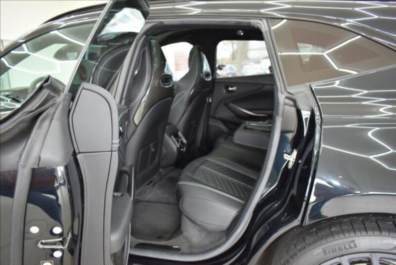 Aston Martin DBX - hlavní fotka