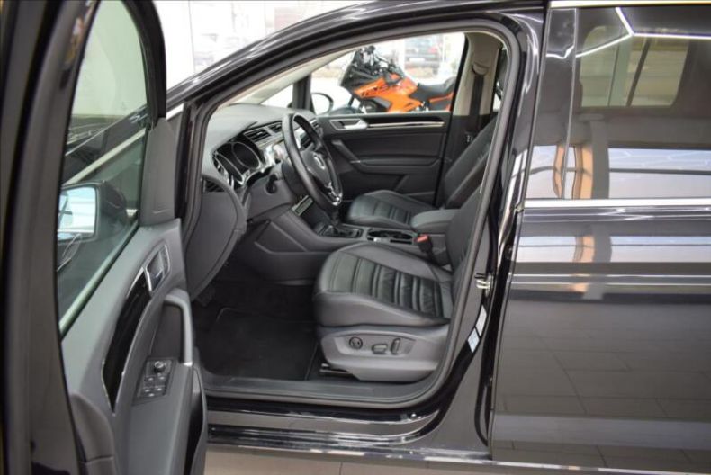 Volkswagen Touran - hlavní fotka