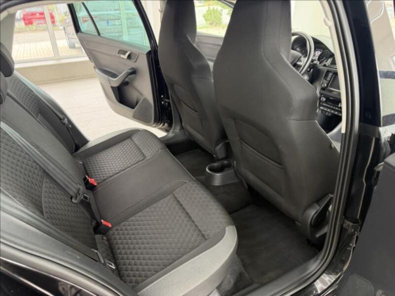 Škoda Rapid - hlavní fotka