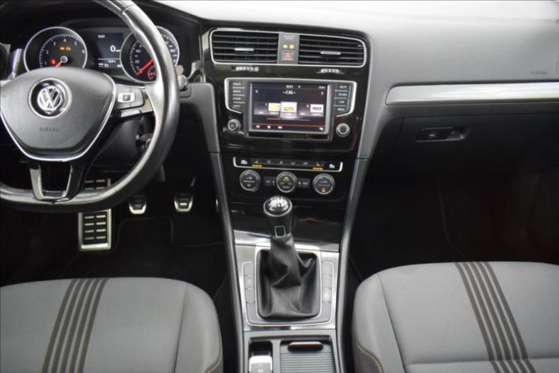 Volkswagen Golf - hlavní fotka