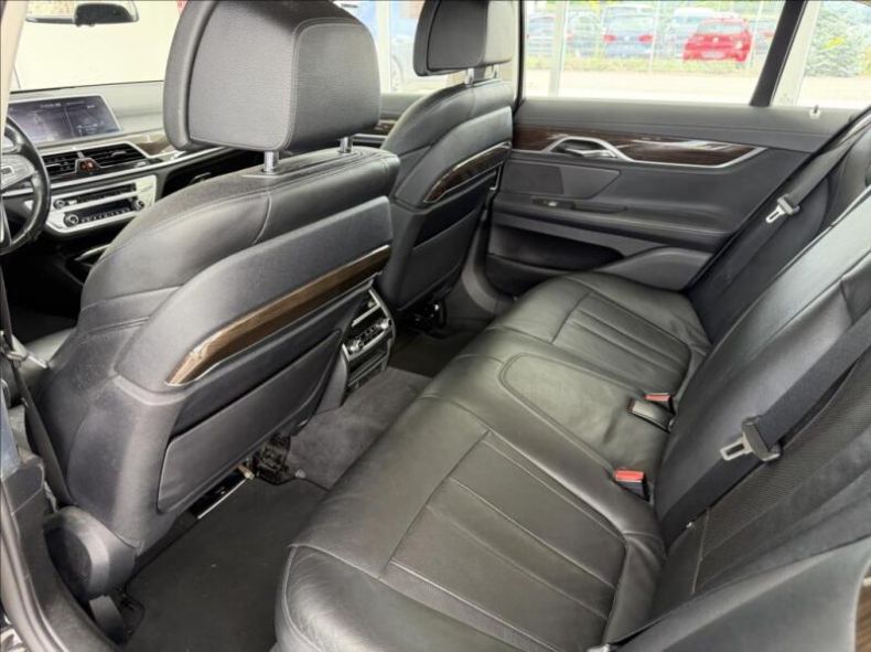 BMW Řada 7 - hlavní fotka