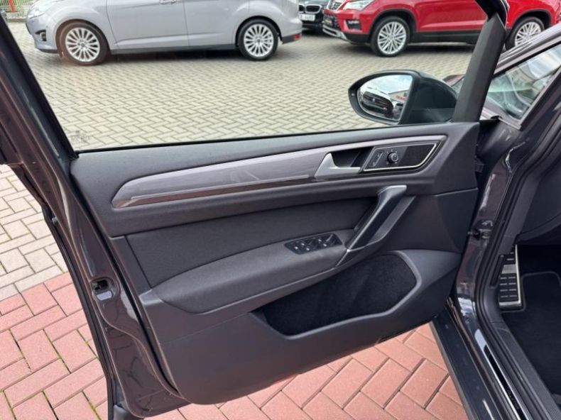 Volkswagen Golf - hlavní fotka