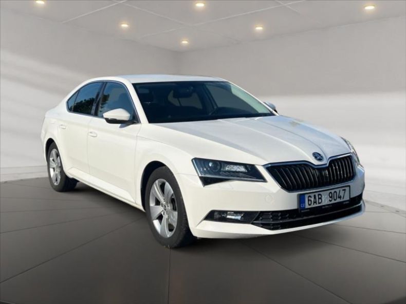 Škoda Superb - hlavní foto