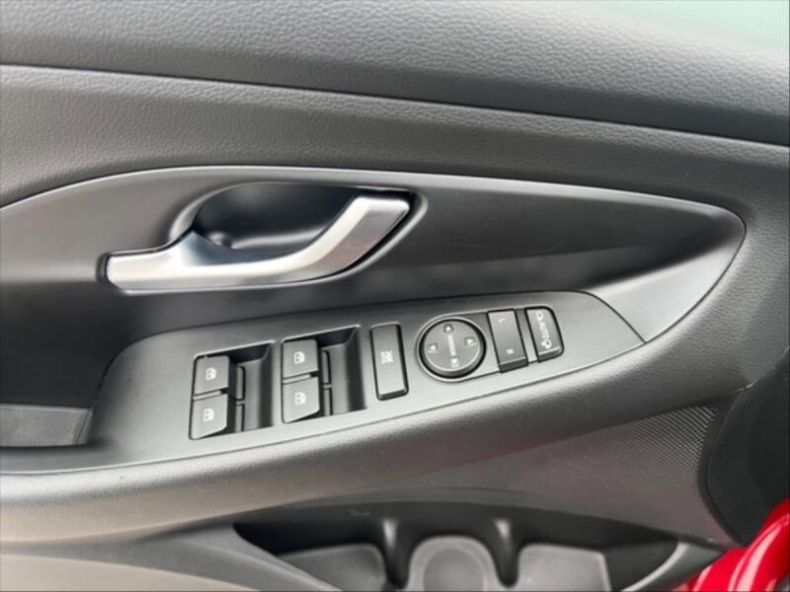 Hyundai i30 - hlavní fotka