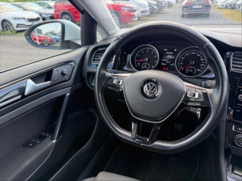 Volkswagen Golf - hlavní fotka