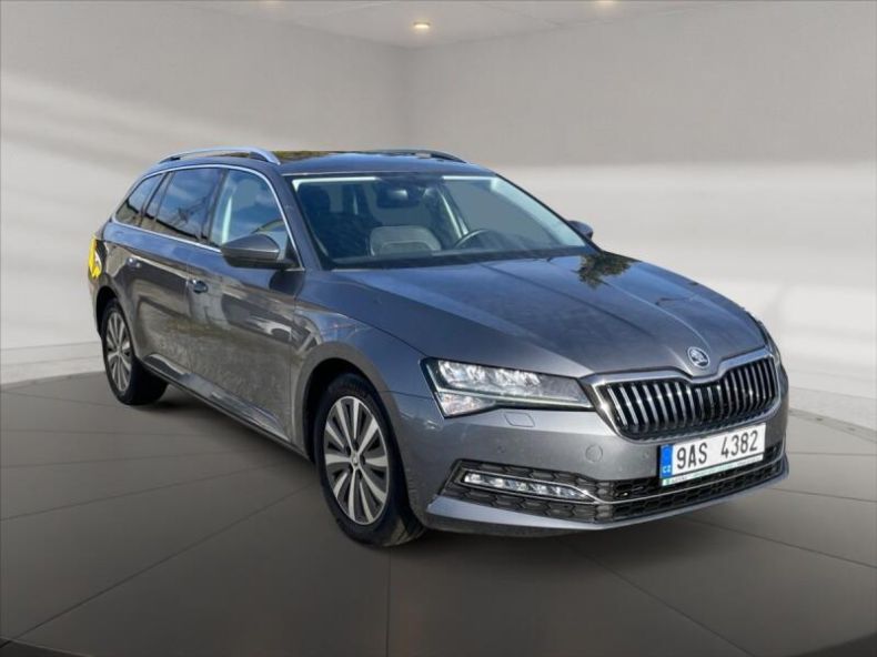 Škoda Superb - hlavní foto