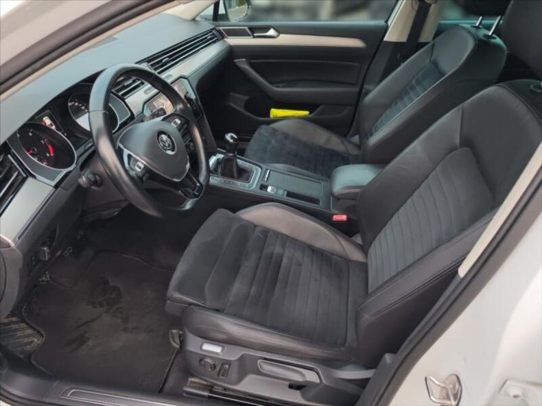 Volkswagen Passat - hlavní fotka
