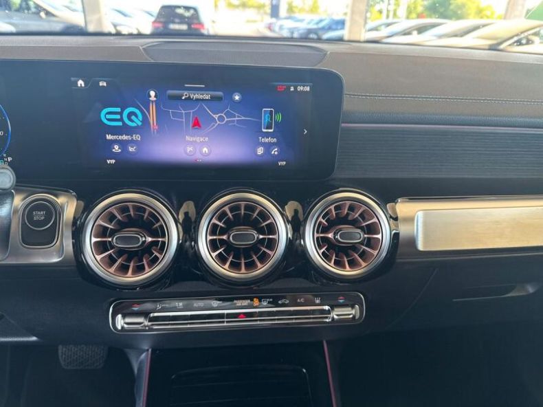 Mercedes EQB - hlavní fotka