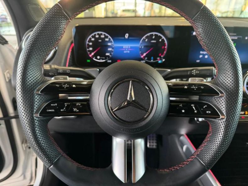 Mercedes GLB - hlavní fotka