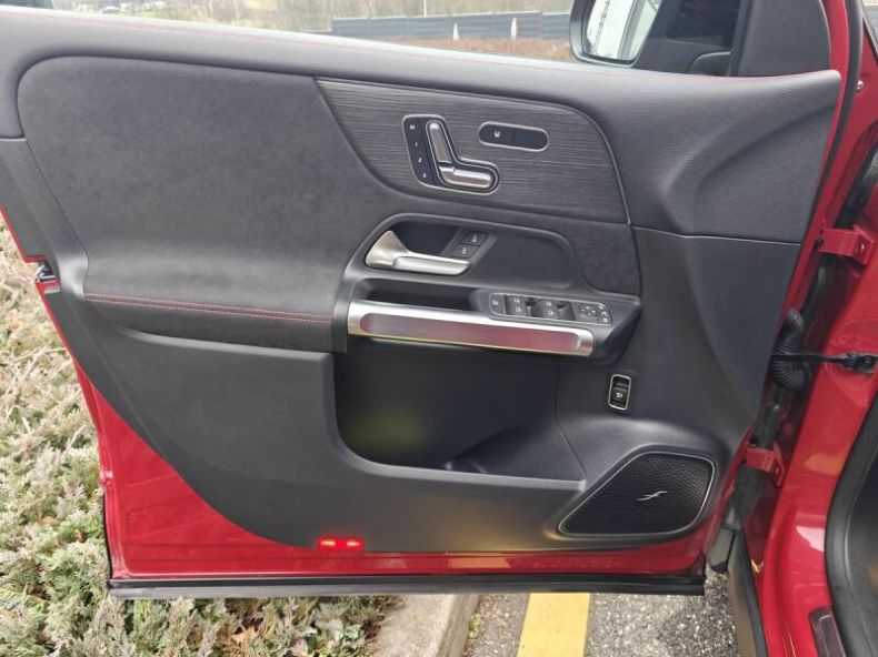 Mercedes EQB - hlavní fotka