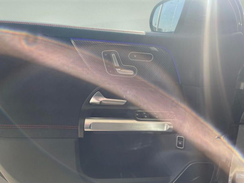 Mercedes GLB - hlavní fotka