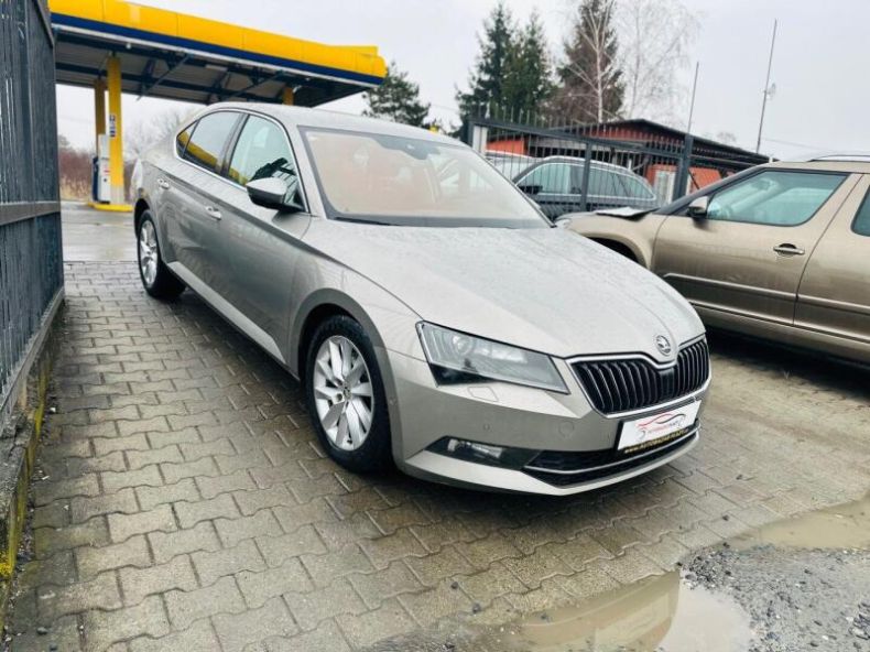 Škoda Superb - hlavní foto