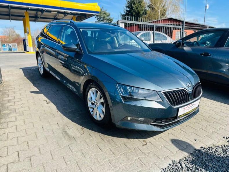 Škoda Superb - hlavní foto