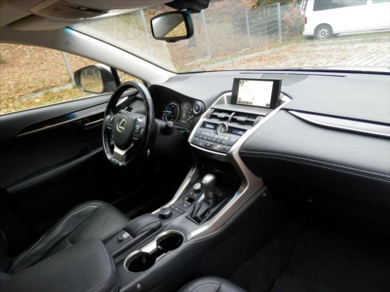 Lexus NX 300h - hlavní fotka