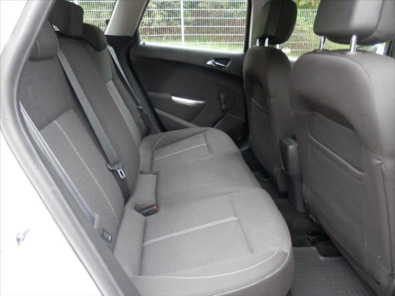 Opel Astra - hlavní fotka