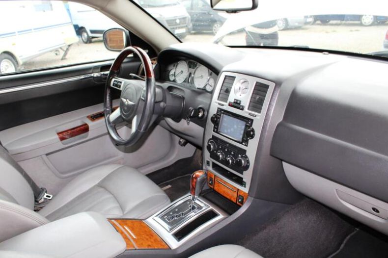 Chrysler 300 - hlavní fotka
