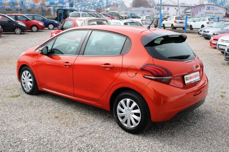 Peugeot 208 - hlavní fotka