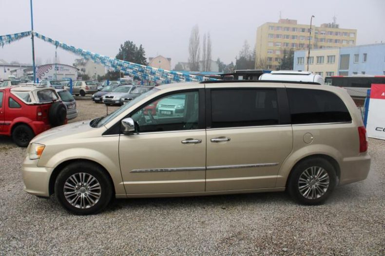 Chrysler Town & Country - hlavní fotka