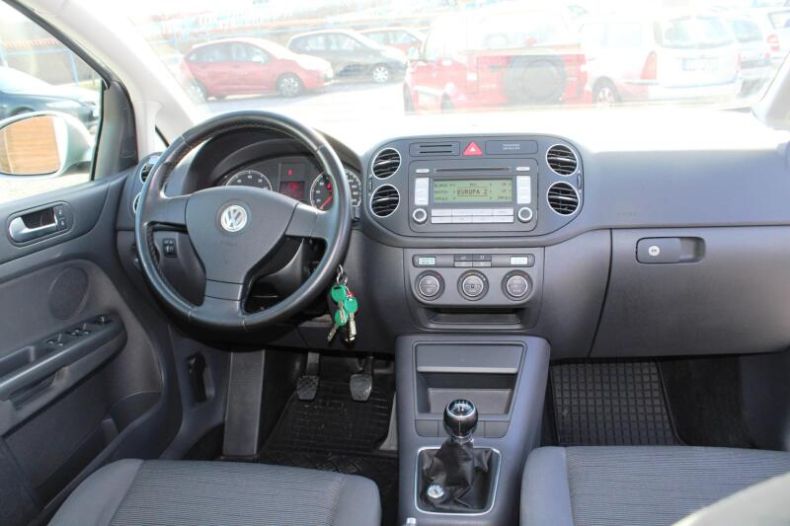 Volkswagen Golf - hlavní fotka