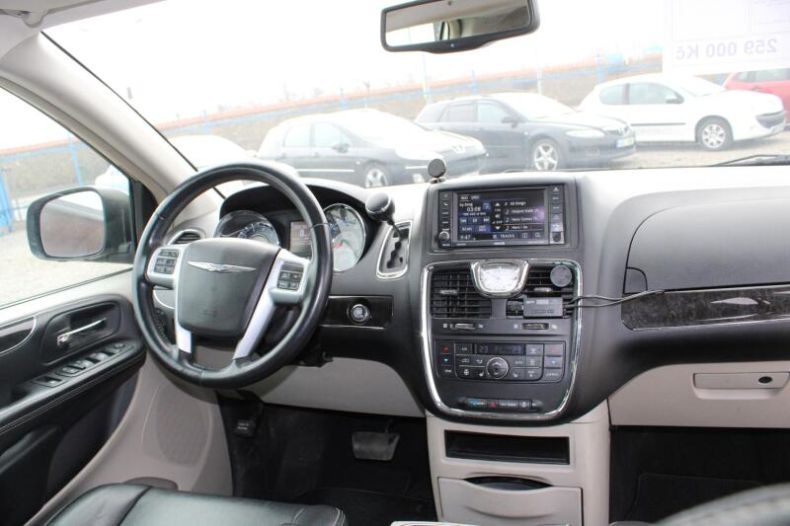 Chrysler Town & Country - hlavní fotka