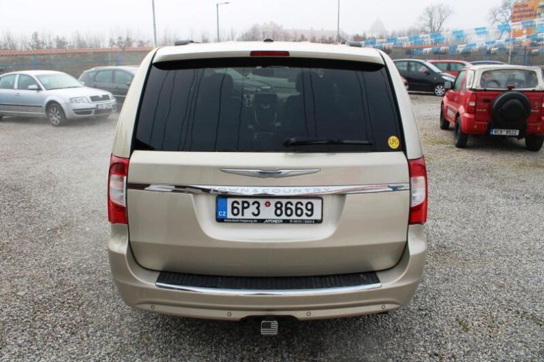 Chrysler Town & Country - hlavní fotka