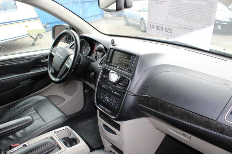 Chrysler Town & Country - hlavní fotka