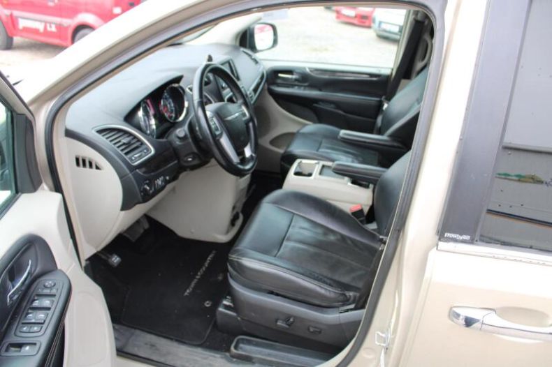 Chrysler Town & Country - hlavní fotka