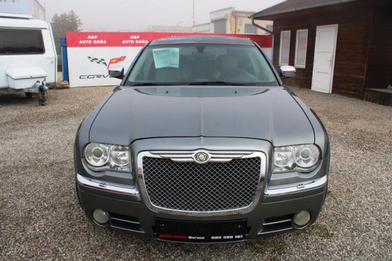 Chrysler 300 - hlavní fotka