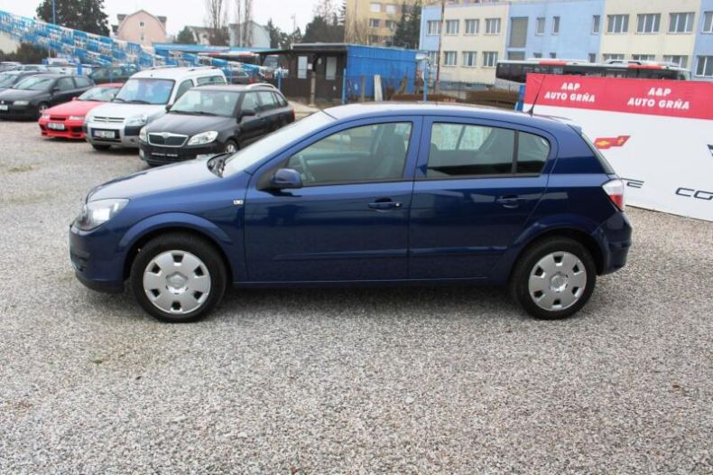 Opel Astra - hlavní fotka