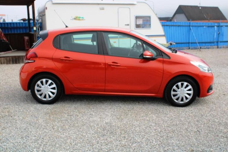 Peugeot 208 - hlavní fotka