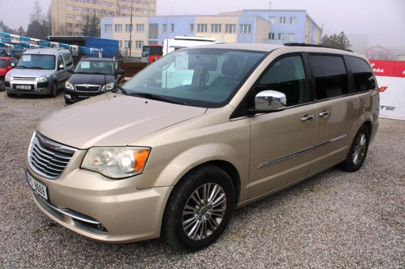 Chrysler Town & Country - hlavní fotka