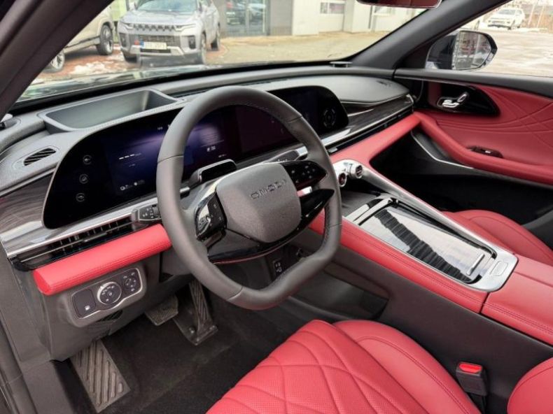 Omoda 9 - hlavní fotka