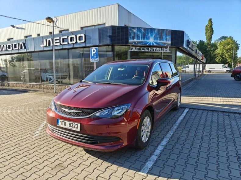 Chrysler Pacifica - hlavní foto