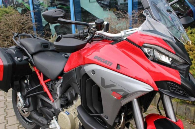 Ducati Multistrada V4 S - hlavní fotka