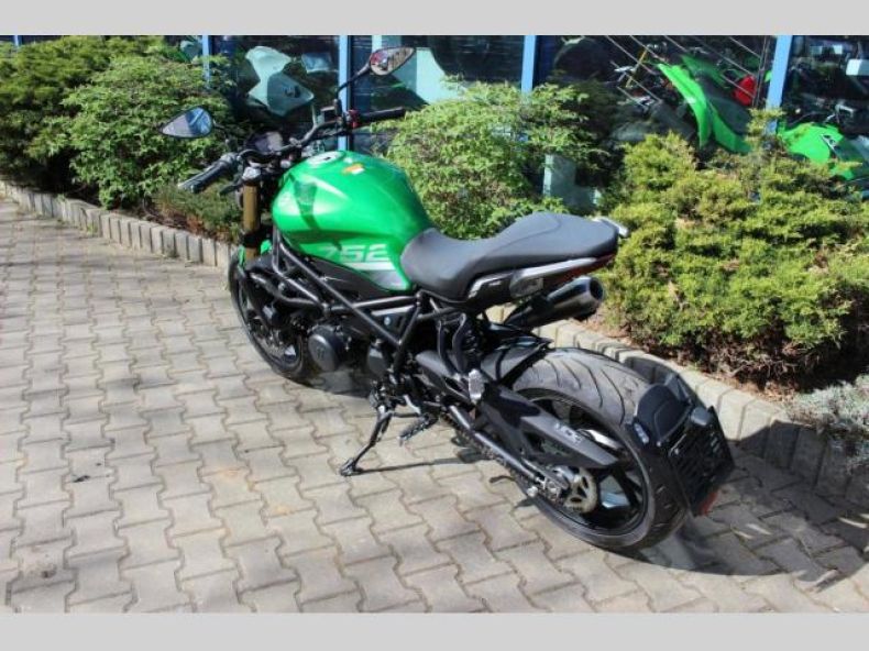 Benelli 752S - hlavní fotka