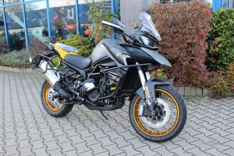 QJ Motor SRT 800 SX - hlavní fotka