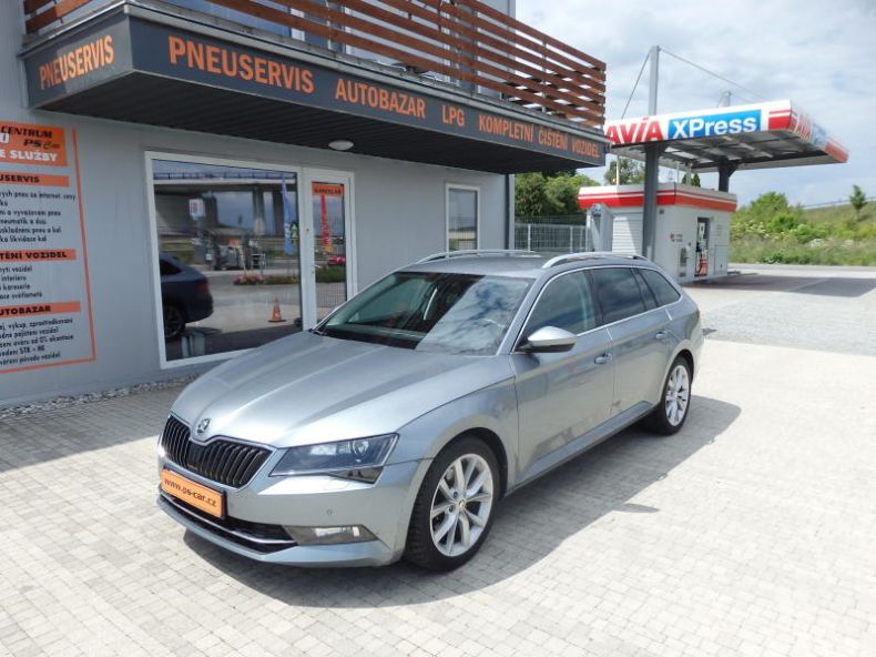 Škoda Superb - hlavní foto