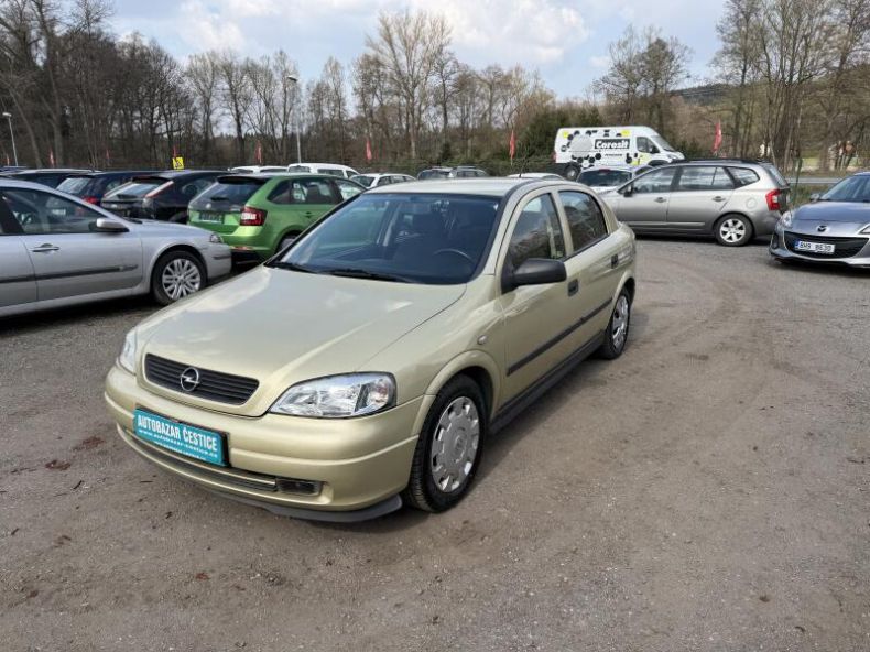 Opel Astra - hlavní foto